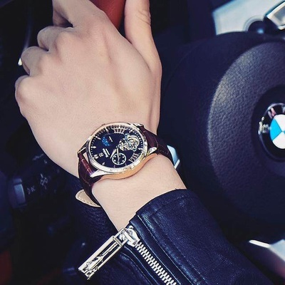 左手戴手表 不止于时间的时尚与寓意